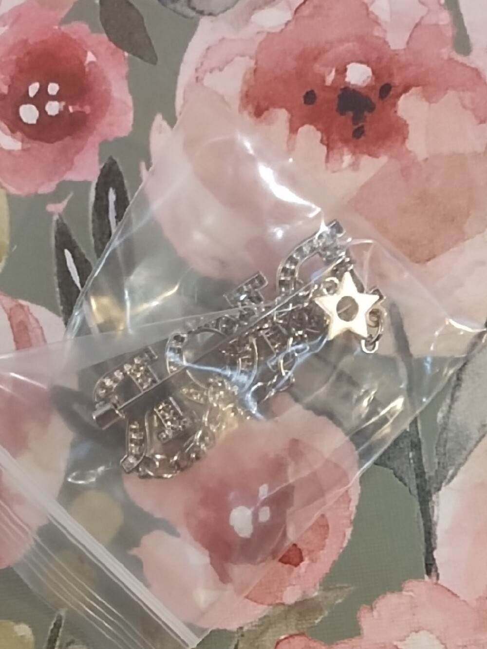 Fashion Jewelry Silver Logo Brooch with Rhinestones and Chain